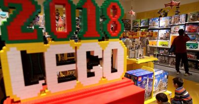 Immagini Stock - Una Cornice Di Blocchi Di Lego. I Giocattoli Lego Sono  Stati Originariamente Progettati Nel 1940 In Danimarca E Hanno Raggiunto Un  Appello Internazionale.. Image 16532257