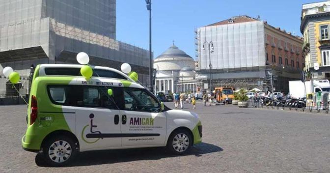 Napoli. Car sharing elettrico Amicar  