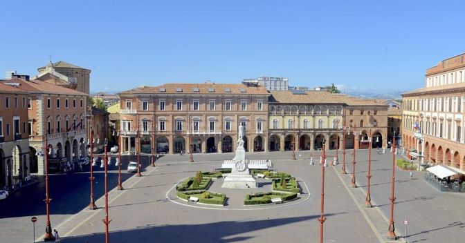 Piazza Saffi (ph Luca Massari) 