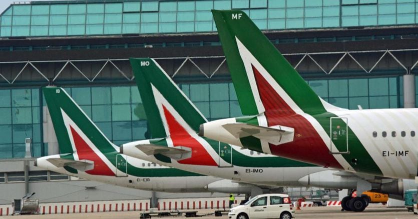 Alitalia: nuova liquidità per assicurare la cassa - Il Sole 24 ORE