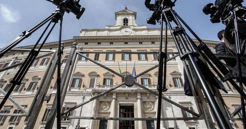 Manovra, Fiducia Alla Camera, Lunedì Il Via Libera Definitivo - Il Sole ...