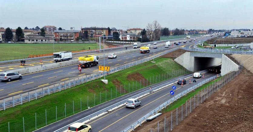 Limite di velocità, la Lega rilancia i 150 all’ora nelle autostrade a 3