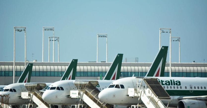 Per salvare Alitalia lo Stato ha speso 12,6 miliardi in 45 anni thumbnail