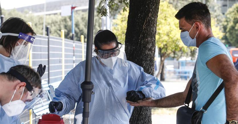 Coronavirus in Italia, oggi 386 nuovi casi e 3 morti. Focolaio Casier in Veneto thumbnail