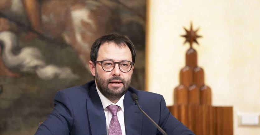 Patuanelli: alla firma i due decreti attuativi per il superbonus al 110% thumbnail
