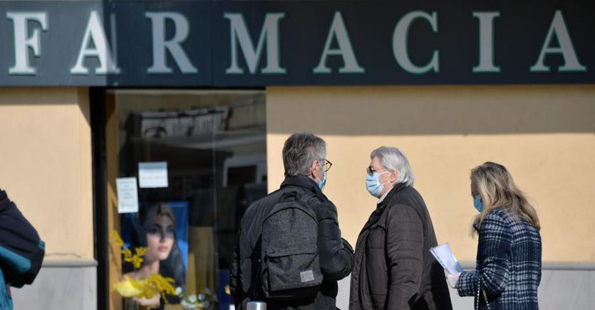 Effetto Covid in farmacia: boom di clorochina, vitamine e ansiolitici, crolla il Viagra thumbnail