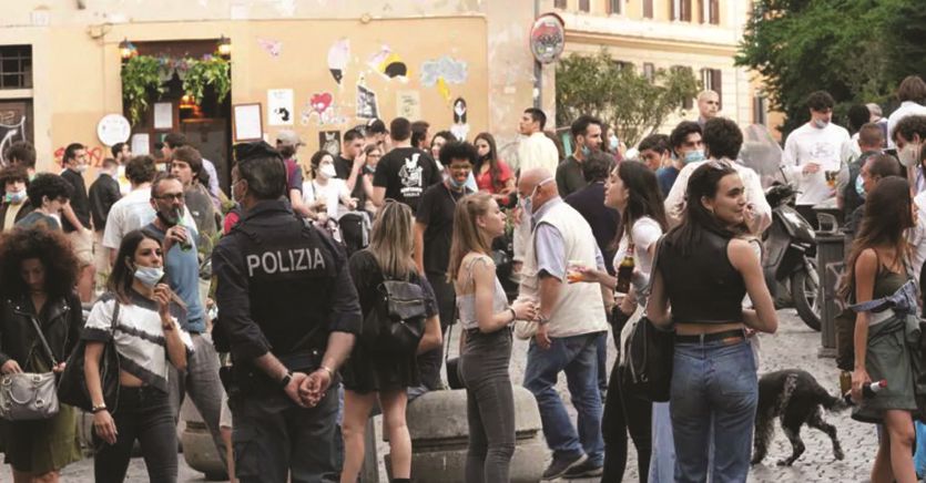 Coronavirus, freno alla movida e parchi chiusi: la stretta da Brescia a Palau thumbnail