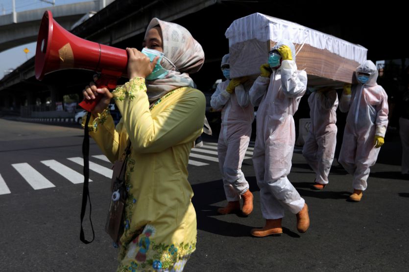 Coronavirus, ultime notizie. Focolaio in Rsa Milano, 22 positivi. Russia oltre i 980mila casi thumbnail