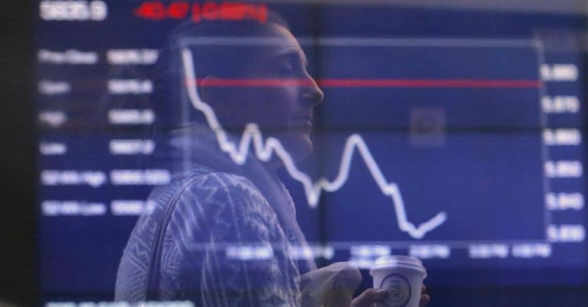 Fed e Boj deludono i mercati, a Milano tonfo Tim. Si rafforza il dollaro thumbnail