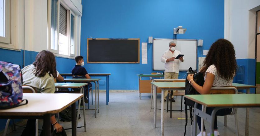 Pensioni, fuga dalla scuola nel 2021: attese almeno 50mila uscite thumbnail