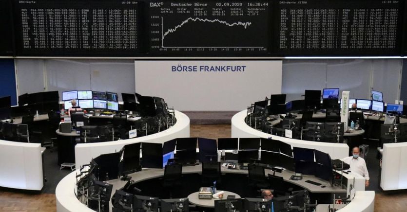 Borse ancora in salita, l'euro sotto 1,18 dollari. A Piazza Affari scivola Atlantia thumbnail