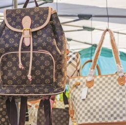 Louis Vuitton, le vetrine delle feste sono fatte di Lego - Il Sole