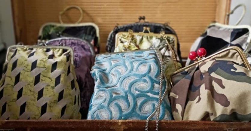 Luciennebag, i tessuti d'arredo si trasformano in pochette e clic