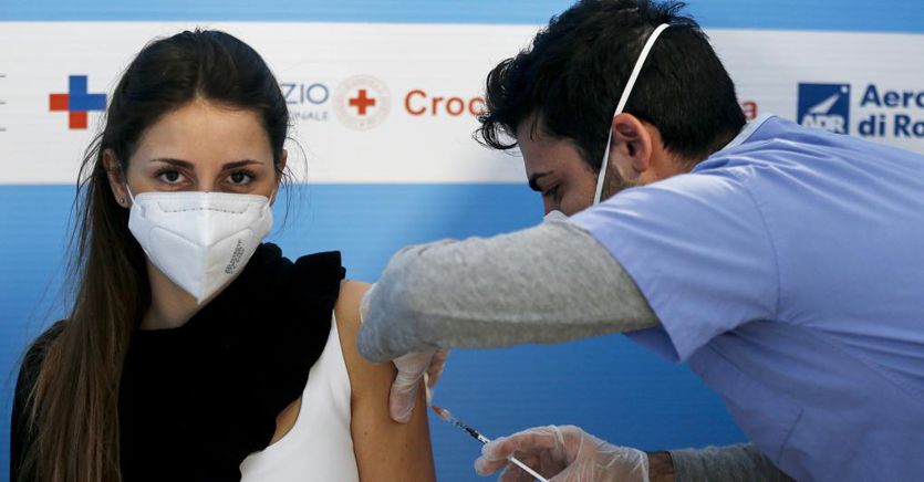 Vaccinazione Anti Covid Sul Posto Di Lavoro, Solo Il Medico Competente ...