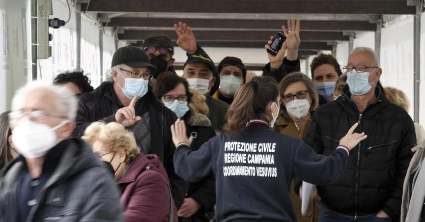 Come cambiano i colori delle regioni: Campania verso l’arancione, Sicilia a rischio lockdown