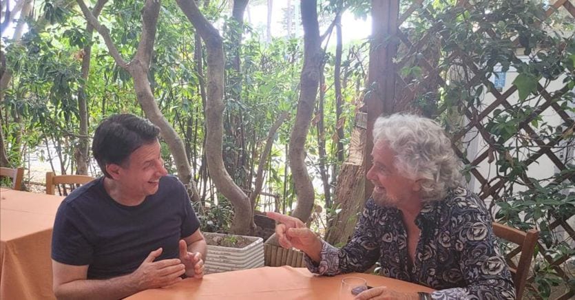 Grillo-Conte, su Facebook la foto della pace dopo un pranzo a Marina di Bibbona