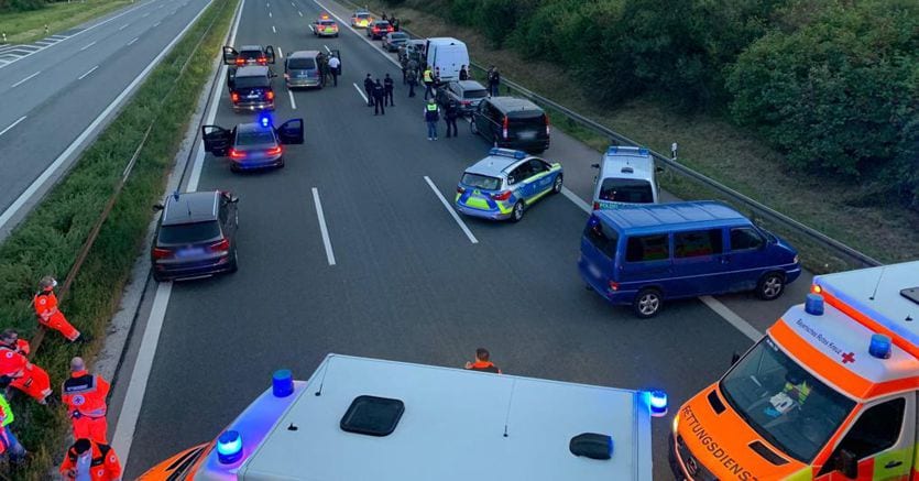 Deutschland, Geiselnahmeversuch im Bus: von Polizei festgenommen