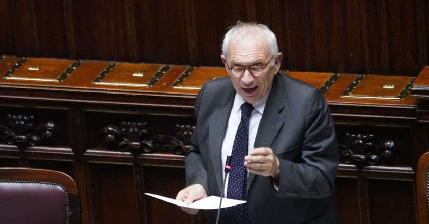 Il Ministro Dell’Istruzione Bianchi: 5,2 Miliardi Per La Scuola - Il ...