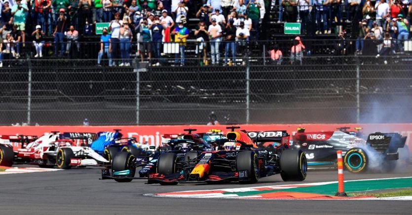 Formula 1, Bottas «spalanca» la porta: in Messico Verstappen vince facile