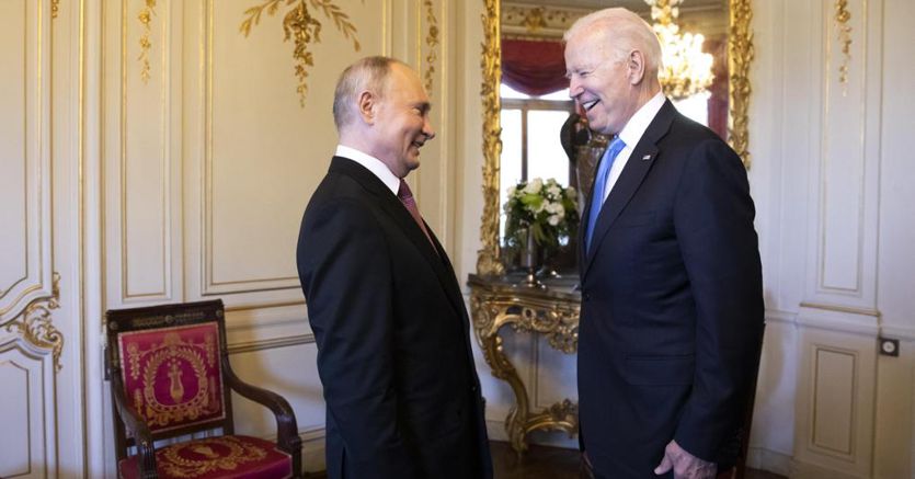 Biden, larga cumbre con Putin: severas sanciones en caso de invasión de Ucrania