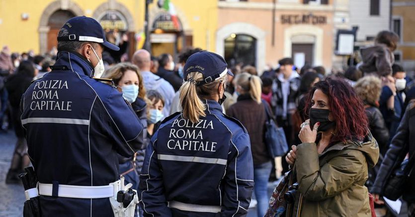 Mascherine Anche All’aperto E Discoteche Chiuse, Si Va Verso La Mini ...