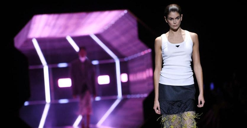 Prada: beauty in a few pieces. Emporio Armani sets the pace ...