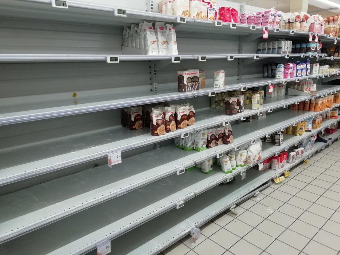 Ουκρανική κρίση, έσπευσε σε σούπερ μάρκετ και βενζινάδικα