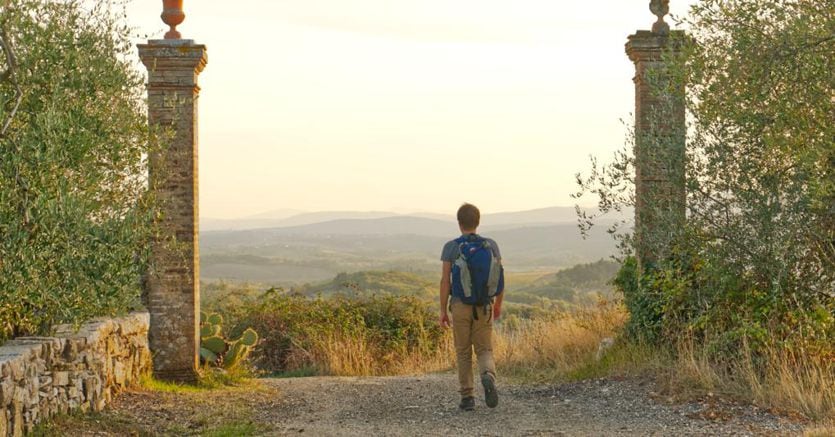 Con l’Atlante dei Cammini 1400 km a piedi fra borghi, montagne e storie di Toscana