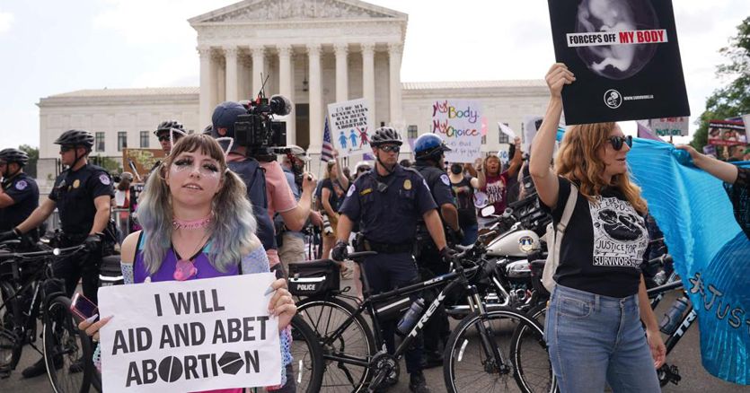 La Corte suprema Usa cancella il diritto all’aborto dopo 50 anni