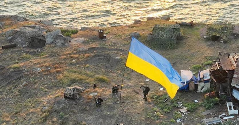 Ucraina, ultime notizie. Missili russi distruggono hangar pieni di grano a Odessa
