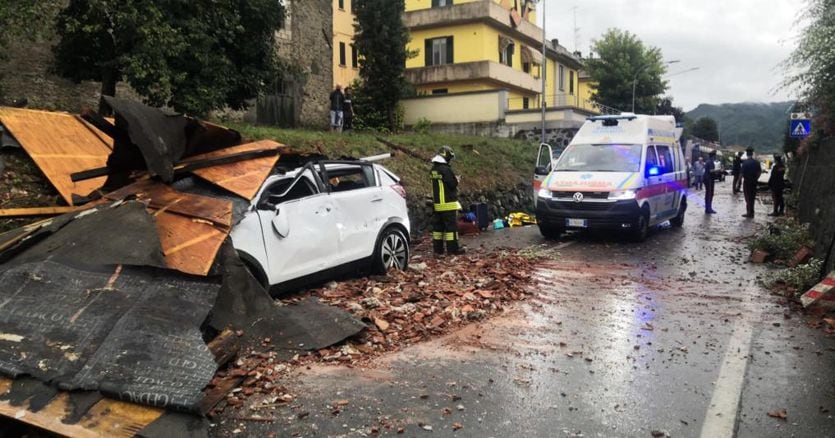 Trombe d’aria, stato di emergenza in Toscana: 2 morti. Distacchi dal campanile di S. Marco   Foto