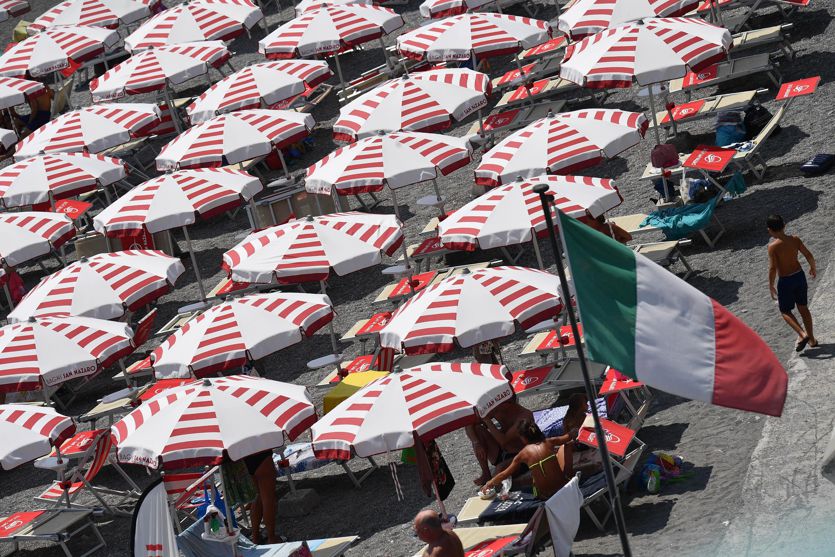 Legge sulla concorrenza in vigore ma scatta subito la proroga per le spiagge