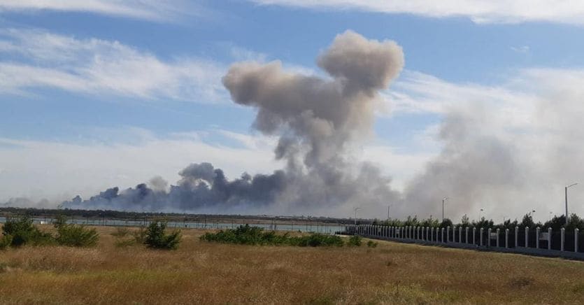 Ucraina ultime notizie. Esplosione in base russa in Crimea. Kiev smentisce attacco