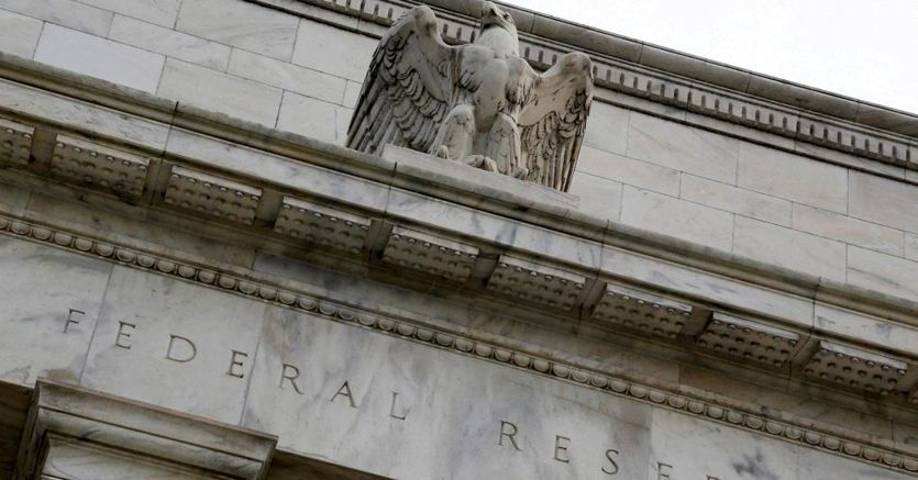 Fed: rischi da troppi rialzi, si prevede rallentamento. Wall Street spinge giù l’Europa