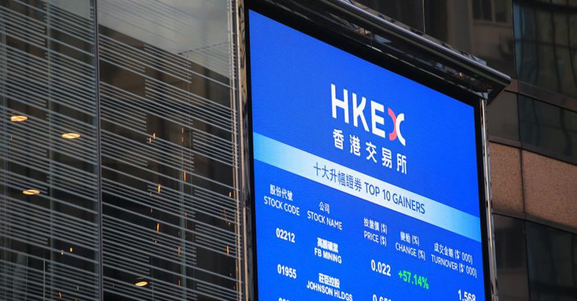 Non solo i big, le quotate cinesi verso l’addio a Wall Street per Hong Kong
