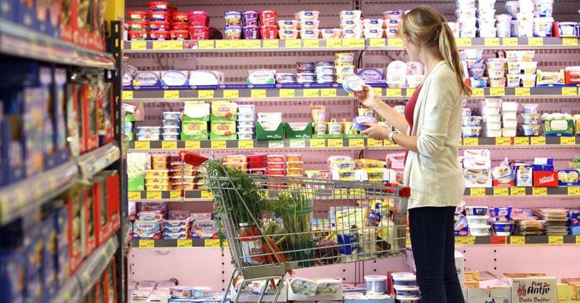 Spesa alimentare e inflazione: si spende di più per acquistare meno (e di  più bassa qualità) - Il Sole 24 ORE