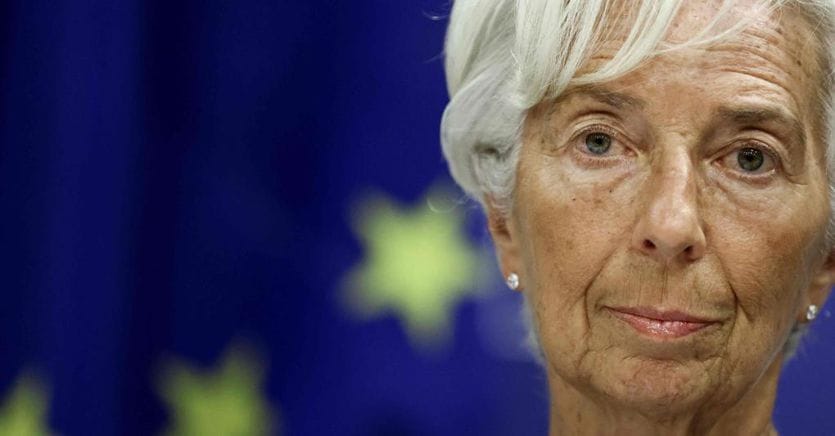 Lagarde (Bce): il 2023 sarà sicuramente un anno difficile, nuovi aumenti dei tassi