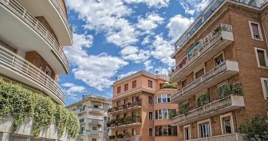 Emergenza Abitativa, 2,5 Milioni Famiglie Spendono Per La Casa 40% ...