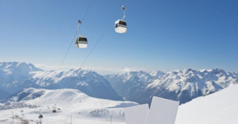 Sci, boom dei prezzi di skipass stagionali e giornalieri. Dove e quanto  aumentano le tariffe degli impianti di risalita