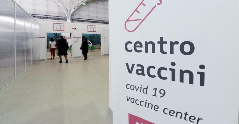 Ultima chiamata per i vaccini: fragili e over 60 ancora scoperti