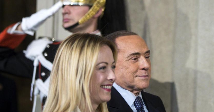 Política de últimas noticias.  Gobierno: hacia un acuerdo con el centroderecha, hoy reunión Meloni-Berlusconi