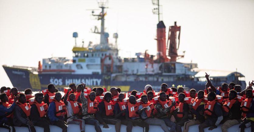 Migrants, 16 ships and 5 planes to patrol the Mediterranean: this is the NGO fleet