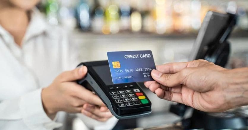 Manovra, testo alla Camera. Meloni convoca i sindacati il 7 dicembre. Resta soglia Pos a 60 euro Manovra, testo alla Camera. Meloni convoca i sindacati il 7 dicembre. Resta soglia Pos a 60 euro