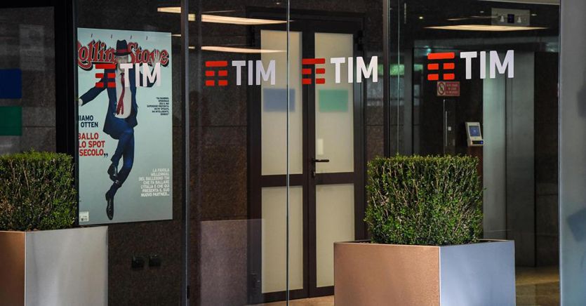 Tim in coda al Ftse Mib di Piazza Affari, pesa il taglio del rating ...