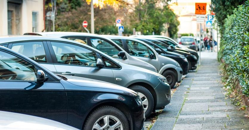 Nella lite per il parcheggio non è reato l’«investimento» involontario della rivale