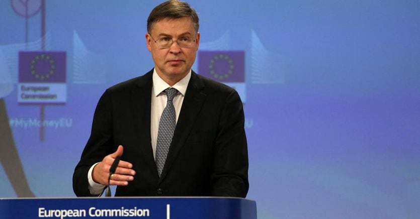 Dombrovskis: “Medidas temporales y específicas en los presupuestos, no estímulos amplios”