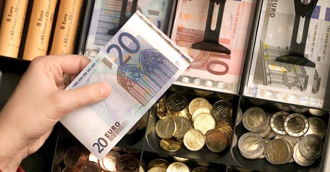 Tetto al contante a 5mila euro, come pagare per evitare sanzioni - Il Sole  24 ORE