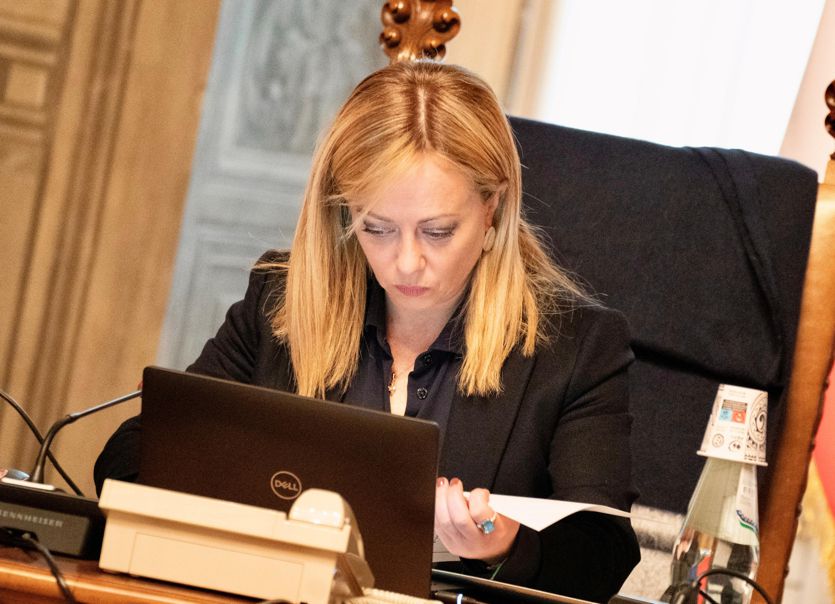 Meloni: «Il tetto al contante sfavorisce la nostra economia. Soglia 60 euro per Pos indicativa, interlocuzione con Ue» Meloni: «Il tetto al contante sfavorisce la nostra economia. Soglia 60 euro per Pos indicativa, interlocuzione con Ue»