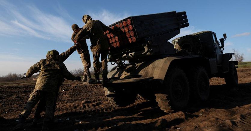 Ucraina, ultime notizie. Più di mille missili contro i tralicci. Cestista Usa liberata in uno scambio di prigionieri
