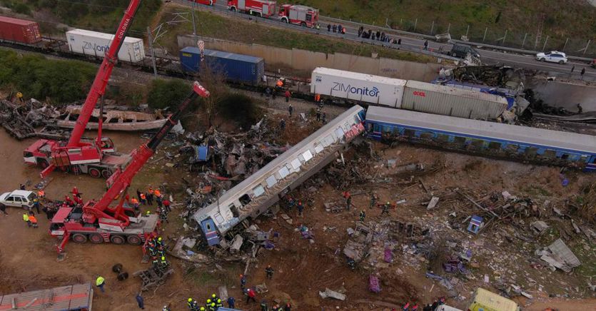 Ελλάδα, σύγκρουση τρένων: Πάνω από 41 νεκροί και 130 τραυματίες.  Πρωθυπουργός Μητσοτάκης: «Η δικαιοσύνη θα πάρει τον δρόμο της»